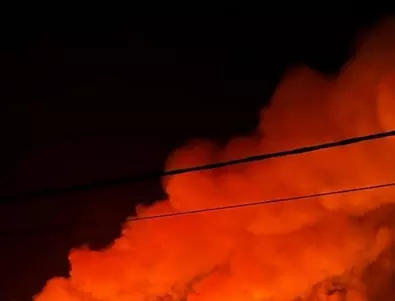 ВИДЕО: Нов пожар в Русия, пак в резервоар с гориво, въздушна тревога в Украйна