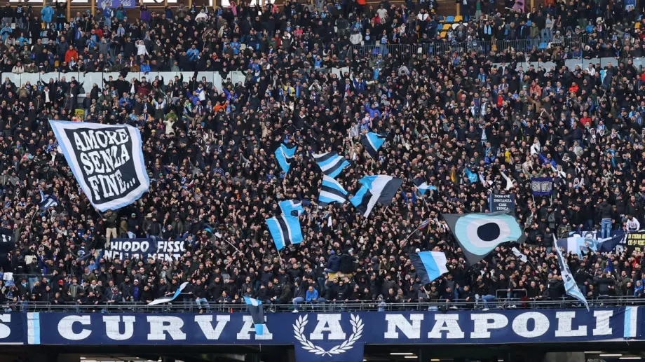ВИДЕО: Фенове на Наполи с щурм, не оставиха играчите на Милан да спят