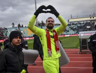 Вратарят на ЦСКА се включи в благотворителна кампания в помощ на едногодишно дете