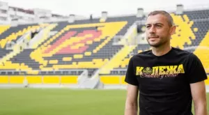 {{ otherArticle[0].article.title }}