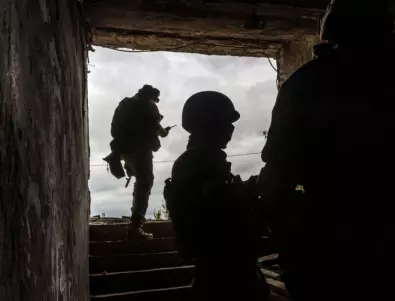 Уникален близък бой между украински войник и наемник от „Вагнер“ в Бахмут (ВИДЕО 18+)