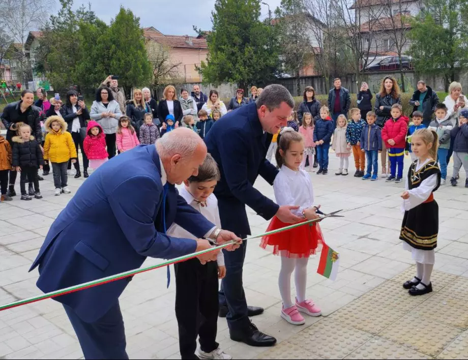 Приключи ремонтът на новата модерна детска градина "Калина Малина" в Перник (СНИМКИ)