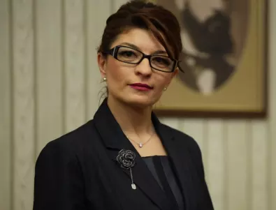 Десислава Атанасова: Пред нас стоят всички възможни варианти за правителство