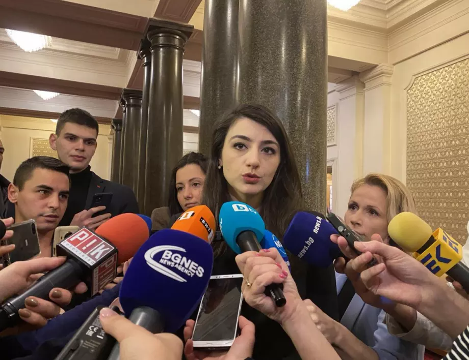 "Радеви уроци по държавническо поведение": Лена Бориславова за напускащите областни управители