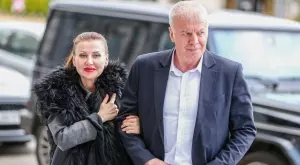 {{ otherArticle[0].article.title }}