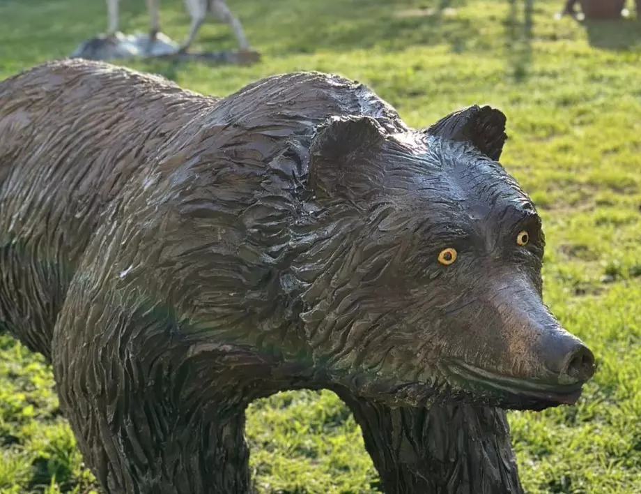 Уникален парк с 12 фигури на различни животни радва посетителите в Стамболийски