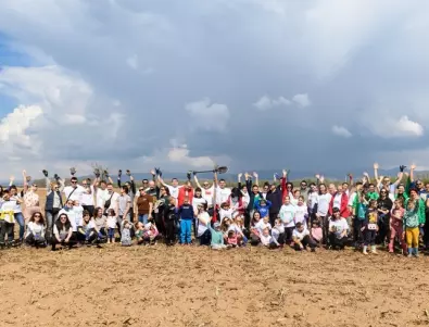 Доброволци от Пощенска банка засадиха над 2000 фиданки в Международния ден на Земята