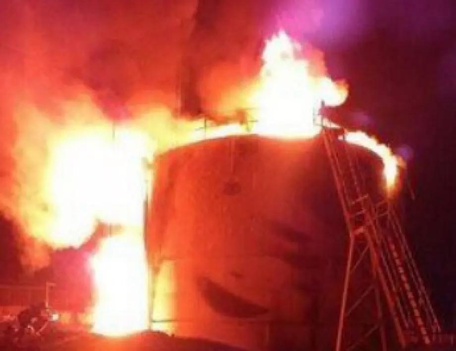 Втори пожар за 3 дни в петролна рафинерия край Краснодар след удар с дрон (ВИДЕО)