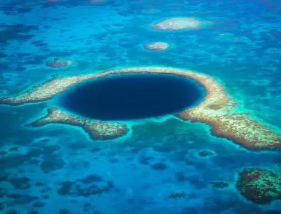Друга вода и почти без кислород: какво привлича учените в „синя дупка“ на дъното на океана?