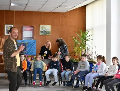 Община Елин Пелин почете световния ден на книгата