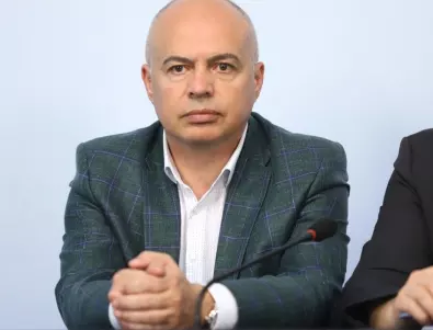 Георги Свиленски: Радев си държи мандата, за да управлява служебният му кабинет