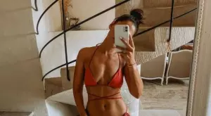 {{ otherArticle[0].article.title }}