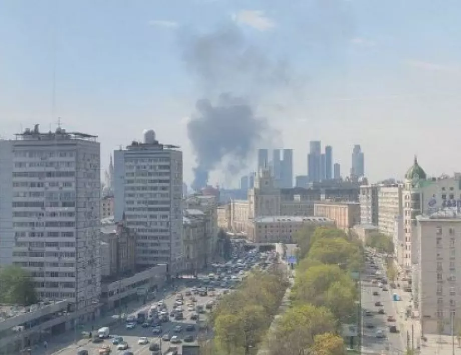 Пожар пламна в луксозен жилищен комплекс в Москва (ВИДЕО)