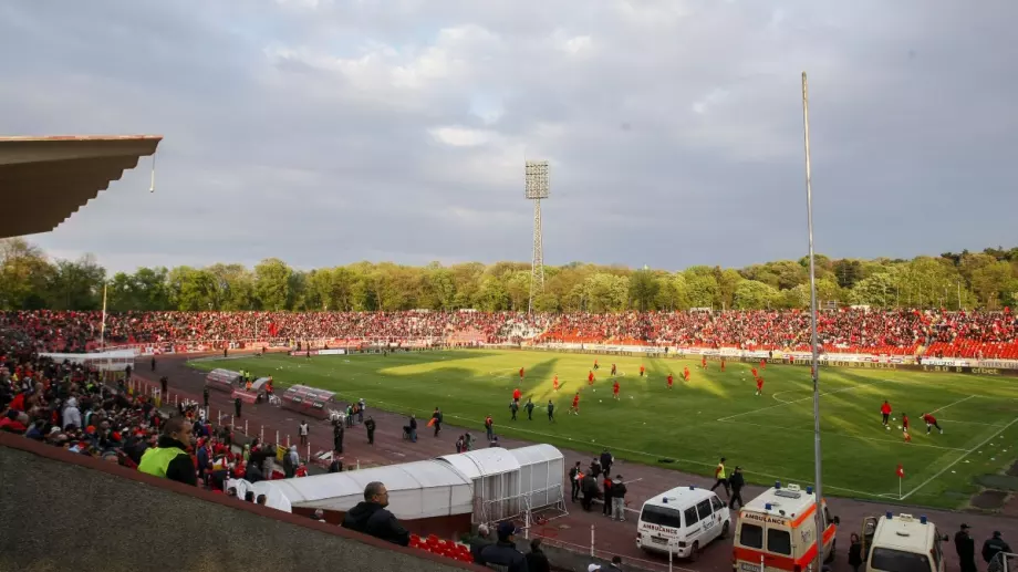 Тежко! Жалба отложи за неопределено време мечтата на "червена" България за нов стадион