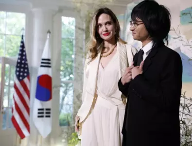 Анджелина Джоли и синът ѝ Мадокс посетиха Белия дом за специално събитие (СНИМКИ)