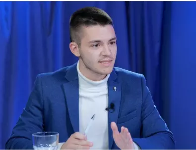 Политологът Ивайло Илиев: Скрепяването на ГЕРБ към ПП-ДБ влияе зле имиджово на новата коалиция