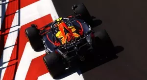 Серхио Перес отвя Верстапен и Ферари за победата на спринта в Азербайджан