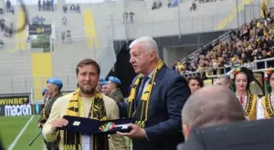 {{ otherArticle[0].article.title }}