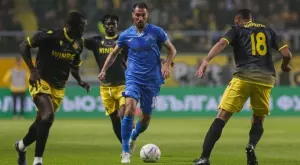 {{ otherArticle[0].article.title }}