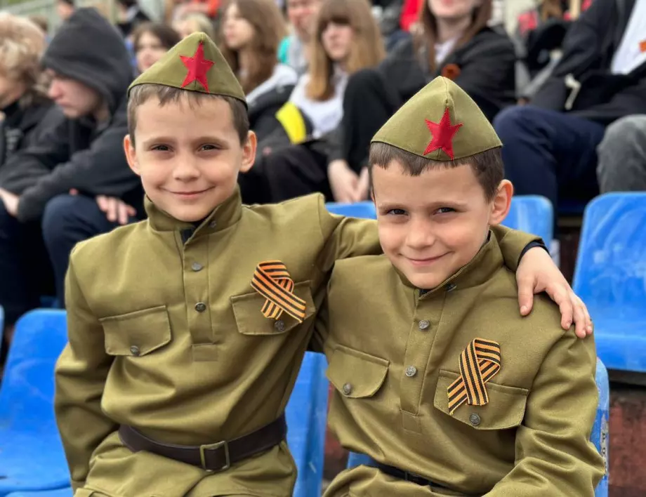 В Русия проведоха военен парад на децата в детските градини (ВИДЕО и СНИМКИ)