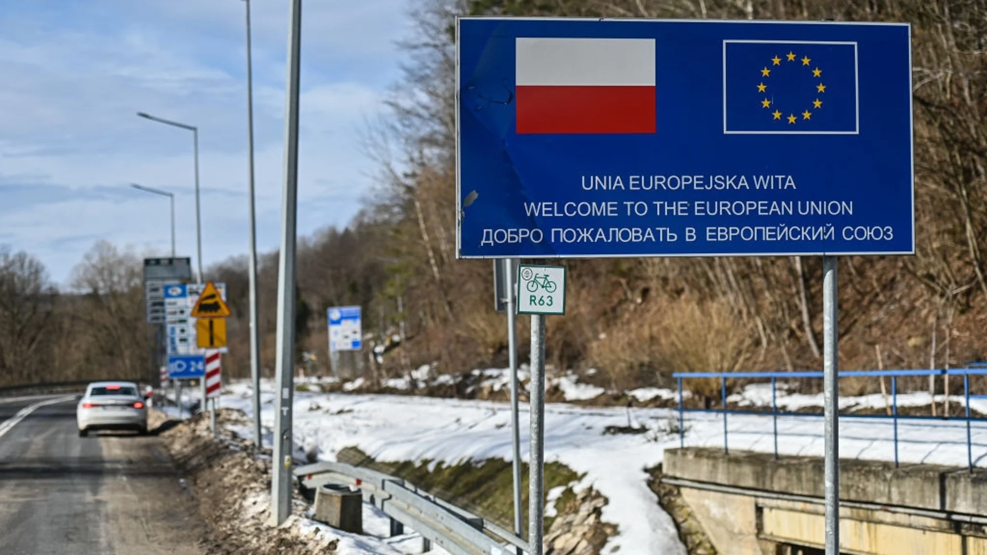 След разпиляното украинско зърно: Украинци спират полски камиони на границата (ВИДЕО)