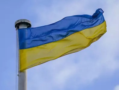 Вой и оставки в Русия: Деца в детска градина получиха свидетелства с украинския герб (СНИМКА)