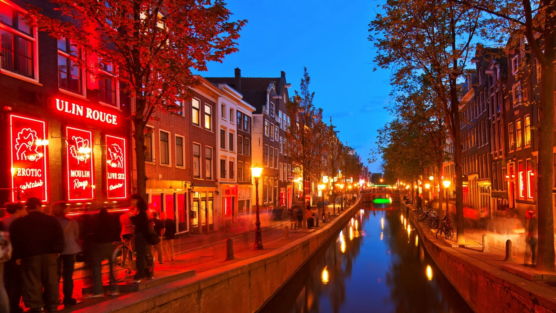 Идва ли краят на червените фенери в Амстердам?