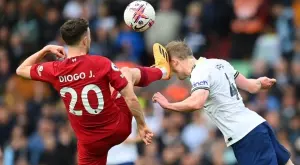 "Най-чистият червен картон"! Райън Мейсън поиска обяснение от съдиите за влизането на Диого Жота