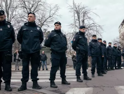 Арестуваха българин, предложил подкуп на полицай в Сърбия