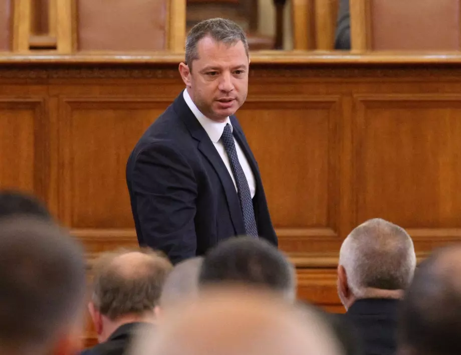 Делян Добрев: Гласувах "против" кабинета, ПП са сбирщина от измамници
