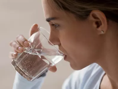 Защо не трябва да пиете много вода?