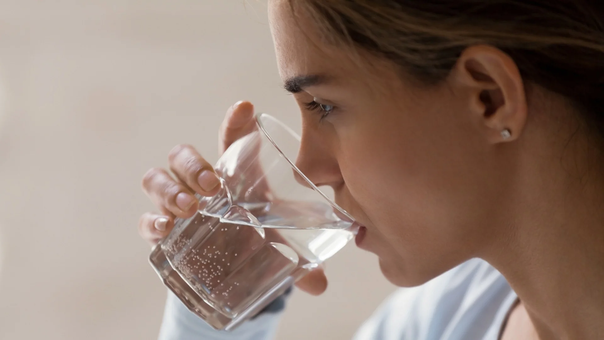 Полезно ли е да се пие чаша гореща вода сутрин на гладно?