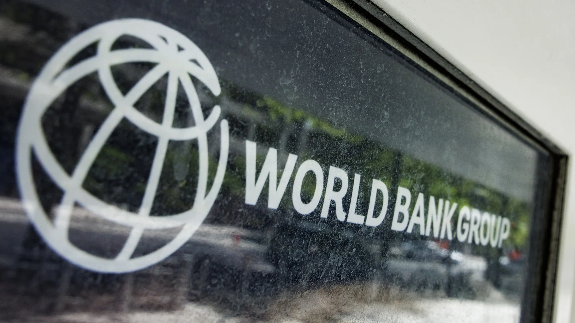 Премиерът на Украйна: Световната банка ни отпуска допълнителни 1,3 млрд. долара 