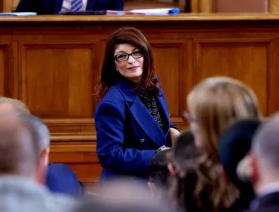 Десислава Атанасова: Няма да караме депутати да не идват на работа, за да мине правителство