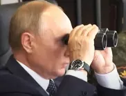 Путин тръгна след разврата по света: Кремъл издирва модел за голи кадри на Червения площад (ВИДЕО и СНИМКА,18+)