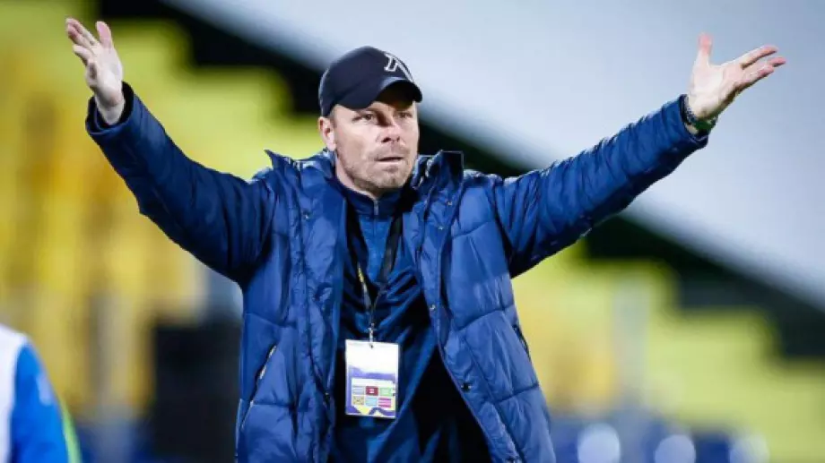 Топузаков обясни как склони да замени треньорството с академията на Левски