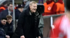 На 41 и в първия си сезон като треньор той постави Роял Юнион обратно на футболната карта