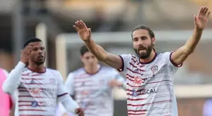 {{ otherArticle[0].article.title }}