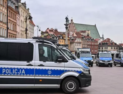 Полша изпраща полицаи и екипи за борба с тероризма на границата с Беларус