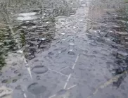 Проливен дъжд наводни центъра на София (ВИДЕО)