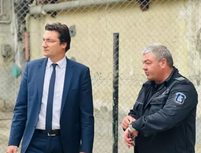 Министър Зарков инспектира затвора във Варна
