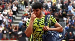 Сензация: Докато се "точеше" на Ноле - Карлос Алкарас отпадна рано в Рим от дебютант в ATP (ВИДЕО)