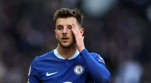 Разочарование: Феновете на Юнайтед не са доволни от Маунт и стореното срещу Лион (ВИДЕО)