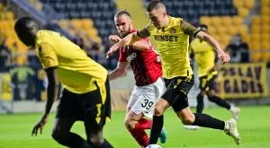 {{ otherArticle[0].article.title }}