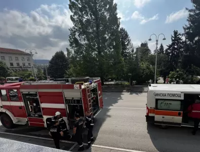 Двама пострадали при пожар в общината на Велико Търново 