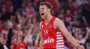 Малко вероятната история на "MVP": Как Александър Везенков едва не напусна Олимпиакос преди възхода си