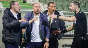 Феновете на Лудогорец в опит за схватка помежду си - Моци и Петричев в ролята на миротворители (ВИДЕО)