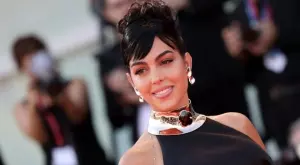 Няма спирка за Джорджина, снима се във видеоклип на колумбийска суперзвезда (СНИМКИ)