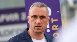 {{ otherArticle[0].article.title }}