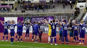 Етър се отблагодари подобаващо на треньора, върнал го в Първа лига - има и първи трансфер